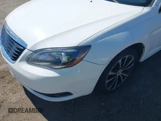 2013 Chrysler 200 Limited with VIN 1C3CCBCG4DN574932, listed as a IAAI auction lot 42219584 with 123,992 mi miles. Bid and sale history available at carsss.com. Image 6.