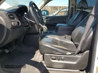 2007 Chevrolet Suburban LT z VIN 1GNFC16J17J183881, wystawiony jako Copart lot #63805785 z przebiegiem 157 331 mil mil oraz Szkoda całkowita • Salvage title. Historia ofert i sprzedaży dostępna na DreamBid. Obrazek 7.