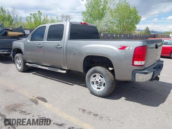 2012 GMC Sierra 2500HD SLT z VIN 1GT121C81CF186445, wystawiony jako IAAI lot #42170069 z przebiegiem 133 098 mil mil oraz . Historia ofert i sprzedaży dostępna na DreamBid. Obrazek 3.