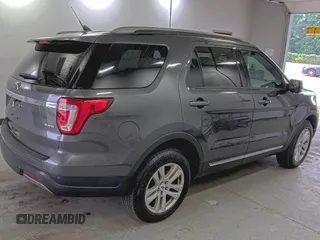 2019 Ford Explorer XLT z VIN 1FM5K8D85KGB20171, wystawiony jako IAAI lot #42767312 z przebiegiem 83 569 mil mil oraz . Historia ofert i sprzedaży dostępna na DreamBid. Obrazek 26.