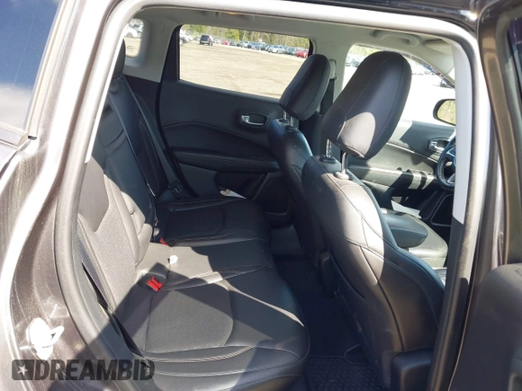 2018 Jeep Compass Latitude z VIN 3C4NJDBB9JT253055, wystawiony jako IAAI lot #42010814 z przebiegiem 83 270 mil mil oraz . Historia ofert i sprzedaży dostępna na DreamBid. Obrazek 8.