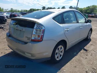 2006 Toyota Prius z VIN JTDKB20U667543175, wystawiony jako IAAI lot #42313159 z przebiegiem 277 637 mil mil oraz . Historia ofert i sprzedaży dostępna na DreamBid. Obrazek 4.