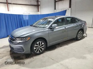 2024 Volkswagen Jetta S with VIN 3VW5M7BU9RM005367, listed as a Copart auction lot 61485685 with 33,968 mi miles and Clean title. Bid and sale history available at DreamBid. Image 1.
