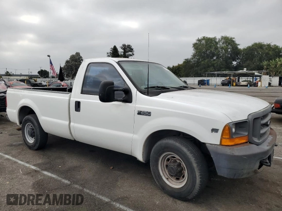2000 Ford Super Duty F-250 XL with VIN 1FTNF20SXYEE41859, listed as a Copart auction lot 59682704 with 190,234 mi miles and Salvage Title. Bid and sale history available at carsss.com. Image 4.