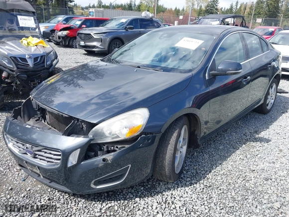 2013 Volvo S60 T5 with VIN YV1612FH5D2221369, listed as a IAAI auction lot 42019723 with 96,002 mi miles. Bid and sale history available at carsss.com. Image 2.