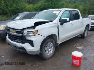 2025 Chevrolet Silverado 1500 LT z VIN 1GCUKDED4SZ123636, wystawiony jako IAAI lot #42216309 z przebiegiem 29 832 mil mil oraz . Historia ofert i sprzedaży dostępna na DreamBid. Obrazek 2.