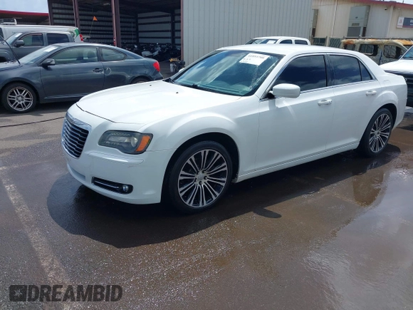 2012 Chrysler 300 S z VIN 2C3CCABG5CH115766, wystawiony jako IAAI lot #41893708 z przebiegiem 129 260 mil mil oraz . Historia ofert i sprzedaży dostępna na DreamBid. Obrazek 17.
