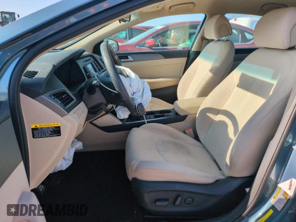 2015 Hyundai Sonata SE z VIN 5NPE24AFXFH219263, wystawiony jako Copart lot #59393765 z przebiegiem 67 556 mil mil oraz Szkoda całkowita • Salvage title. Historia ofert i sprzedaży dostępna na DreamBid. Obrazek 7.