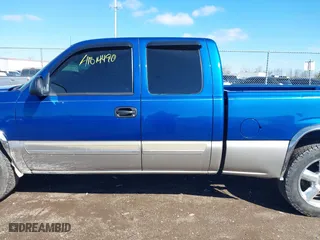 2003 Chevrolet Silverado 1500 LS with VIN 2GCEC19T731369026, listed as a IAAI auction lot 41814490 with 236,597 mi miles. Bid and sale history available at carsss.com. Image 14.
