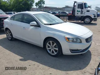 2016 Volvo S60 T5 Drive-E Premier z VIN YV126MFK3G2392567, wystawiony jako IAAI lot #42731679 z przebiegiem 91 321 mil mil oraz . Historia ofert i sprzedaży dostępna na DreamBid. Obrazek 1.