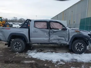 2019 Toyota Tacoma SR z VIN 3TMCZ5AN8KM211246, wystawiony jako IAAI lot #41574346 z przebiegiem 66 825 mil mil oraz . Historia ofert i sprzedaży dostępna na DreamBid. Obrazek 14.