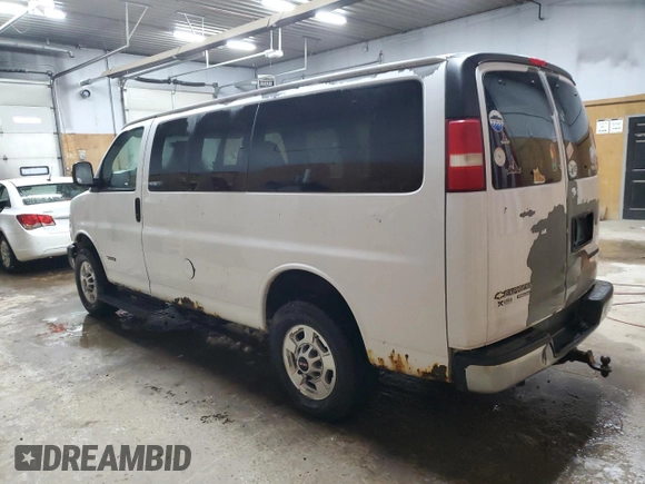 2006 Chevrolet Express Passenger z VIN 1GAHG35U061177638, wystawiony jako Copart lot #83433844 z przebiegiem 115 434 mil mil oraz Czysty tytuł • Clean title. Historia ofert i sprzedaży dostępna na DreamBid. Obrazek 2.