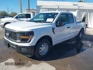 2024 Ford F-150 XL z VIN 1FTEX1KP7RKE49677, wystawiony jako IAAI lot #41592556 z przebiegiem 11 136 mil mil oraz . Historia ofert i sprzedaży dostępna na DreamBid. Obrazek 19.