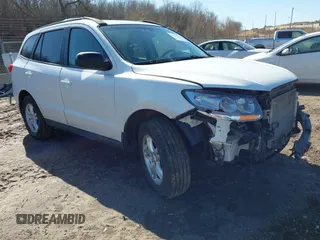 2011 Hyundai Santa Fe GLS z VIN 5XYZGDABXBG028637, wystawiony jako IAAI lot #41677263 z przebiegiem 77 940 mil mil oraz . Historia ofert i sprzedaży dostępna na DreamBid. Obrazek 1.