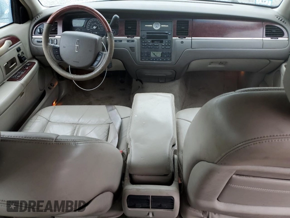 2005 Lincoln Town Car Signature Limited z VIN 1LNHM82W85Y648360, wystawiony jako Copart lot #55492705 z przebiegiem 76 110 mil mil oraz Tytuł czysty. Historia ofert i sprzedaży dostępna na DreamBid. Obrazek 8.