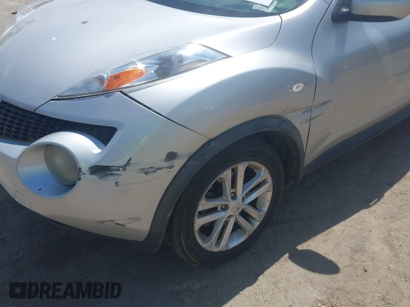 2013 Nissan Juke S with VIN JN8AF5MR0DT212138, listed as a IAAI auction lot 42082847 with 105,088 mi miles. Bid and sale history available at carsss.com. Image 6.