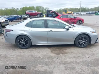2023 Toyota Camry SE z VIN 4T1G11AK0PU766665, wystawiony jako IAAI lot #42202075 z przebiegiem 59 320 mil mil oraz . Historia ofert i sprzedaży dostępna na DreamBid. Obrazek 13.