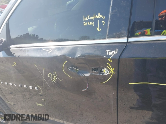 2021 Chevrolet Traverse LT Cloth z VIN 1GNERGKW8MJ246758, wystawiony jako IAAI lot #42008379 z przebiegiem 86 601 mil mil oraz . Historia ofert i sprzedaży dostępna na DreamBid. Obrazek 21.