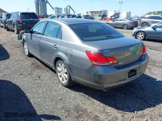 2006 Toyota Avalon XL with VIN 4T1BK36B66U152021, listed as a IAAI auction lot 41908367 with 176,467 mi miles. Bid and sale history available at carsss.com. Image 3.