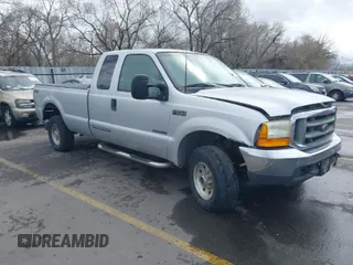 2000 Ford Super Duty F-250 XL with VIN 1FTNX21F2YEE22107, listed as a IAAI auction lot 41928400 with 265,148 mi miles. Bid and sale history available at carsss.com. Image 1.