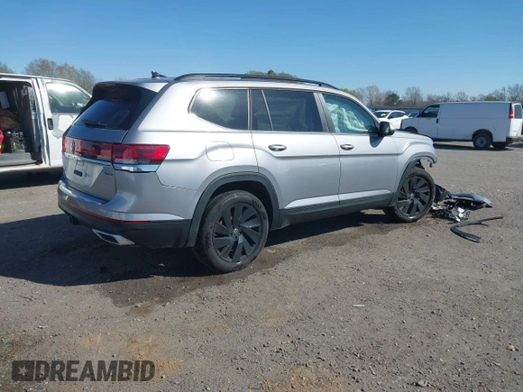 2024 Volkswagen Atlas SE with VIN 1V2KR2CAXRC524586, listed as a IAAI auction lot 41266446 with 15,417 mi miles and . Bid and sale history available at DreamBid. Image 4.