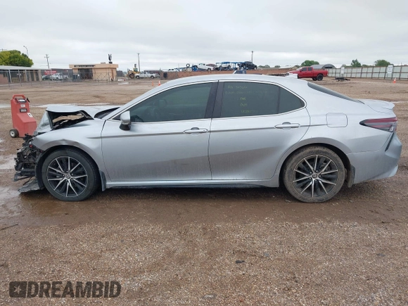2022 Toyota Camry SE z VIN 4T1G11AK4NU690560, wystawiony jako IAAI lot #42183738 z przebiegiem 53 706 mil mil oraz . Historia ofert i sprzedaży dostępna na DreamBid. Obrazek 15.