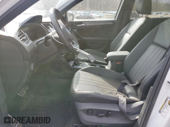 2023 Volkswagen Tiguan SE R-Line Black z VIN 3VVCB7AX0PM092196, wystawiony jako Copart lot #53115405 z przebiegiem 40 445 mil mil oraz Szkoda całkowita • Salvage title. Historia ofert i sprzedaży dostępna na DreamBid. Obrazek 7.