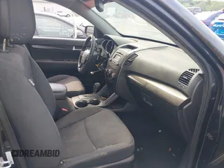 2013 Kia Sorento LX с VIN 5XYKT4A14DG338676, выставлен на аукционе IAAI как лот 42795915 с пробегом 138 457 миль миль и . История ставок и продаж доступна на DreamBid. Изображение 5.