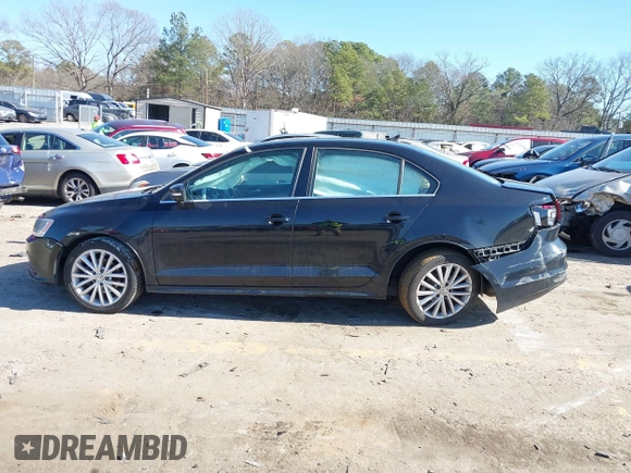 2016 Volkswagen Jetta SEL z VIN 3VWL07AJ5GM212572, wystawiony jako IAAI lot #41470003 z przebiegiem 138 988 mil mil oraz . Historia ofert i sprzedaży dostępna na DreamBid. Obrazek 14.