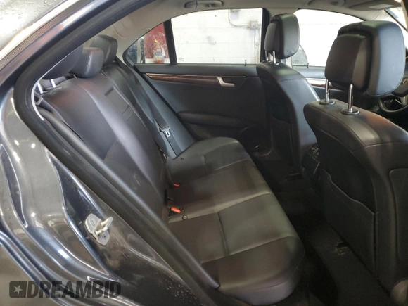 2013 Mercedes-Benz C 300 Sport z VIN WDDGF8AB2DR259172, wystawiony jako Copart lot #57073655 z przebiegiem 124 247 mil mil oraz Szkoda całkowita • Salvage title. Historia ofert i sprzedaży dostępna na DreamBid. Obrazek 10.