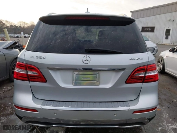 2014 Mercedes-Benz M-Class ML 350 with VIN 4JGDA5HB8EA353276, listed as a IAAI auction lot 41709756 with 189,512 mi miles. Bid and sale history available at carsss.com. Image 16.