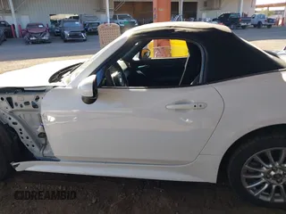 2018 FIAT 124 Spider Abarth z VIN JC1NFAEK9J0137571, wystawiony jako IAAI lot #42333604 z przebiegiem 31 532 mil mil oraz . Historia ofert i sprzedaży dostępna na DreamBid. Obrazek 15.