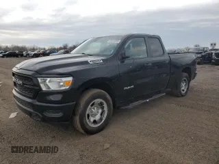 2022 Ram 1500 Tradesman z VIN 1C6SRFCTXNN282558, wystawiony jako Copart lot #50410035 z przebiegiem 63 646 mil mil oraz Szkoda całkowita • Salvage title. Historia ofert i sprzedaży dostępna na DreamBid. Obrazek 1.