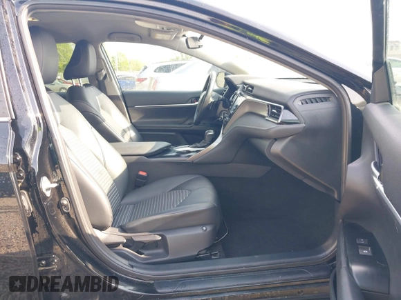 2020 Toyota Camry SE z VIN 4T1G11AK7LU970275, wystawiony jako IAAI lot #42149780 z przebiegiem 67 969 mil mil oraz . Historia ofert i sprzedaży dostępna na DreamBid. Obrazek 5.