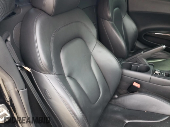 2011 Audi R8 z VIN WUAVNAFG5BN000487, wystawiony jako Copart lot #53643794 z przebiegiem 43 170 mil mil oraz Tytuł czysty. Historia ofert i sprzedaży dostępna na DreamBid. Obrazek 10.