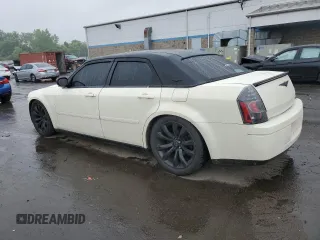 2005 Chrysler 300 300 z VIN 2C3JA43R35H175126, wystawiony jako Copart lot #58218305 z przebiegiem 167 612 mil mil oraz Szkoda całkowita • Salvage title. Historia ofert i sprzedaży dostępna na DreamBid. Obrazek 2.