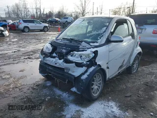 2013 Smart fortwo Pure with VIN WMEEJ3BA7DK596875, listed as a IAAI auction lot 41601623 with 1 mi miles. Bid and sale history available at carsss.com. Image 2.