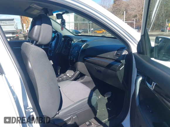 2013 Kia Sorento LX with VIN 5XYKTDA23DG387439, listed as a IAAI auction lot 41675984 with 147,703 mi miles. Bid and sale history available at carsss.com. Image 5.