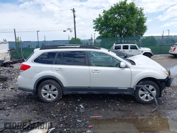 2010 Subaru Outback Limited Power Moon z VIN 4S4BRBKCXA3327826, wystawiony jako IAAI lot #42286612 z przebiegiem 275 294 mil mil oraz . Historia ofert i sprzedaży dostępna na DreamBid. Obrazek 14.