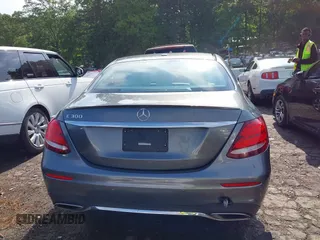 2018 Mercedes-Benz E 300 с VIN WDDZF4JB6JA301158, выставлен на аукционе IAAI как лот 42150013 с пробегом 80 872 миль миль и . История ставок и продаж доступна на DreamBid. Изображение 17.