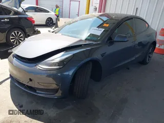 2023 Tesla Model 3 z VIN 5YJ3E1EA5PF639346, wystawiony jako IAAI lot #41896608 z przebiegiem 25 618 mil mil oraz . Historia ofert i sprzedaży dostępna na DreamBid. Obrazek 16.