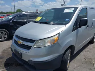 2015 Chevrolet City Express Cargo LT z VIN 3N63M0ZN1FK702603, wystawiony jako IAAI lot #39793062 z przebiegiem 101 593 mil mil oraz . Historia ofert i sprzedaży dostępna na DreamBid. Obrazek 2.