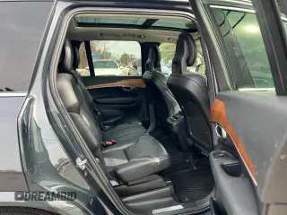 2021 Volvo XC90 Momentum z VIN YV4A22PK4M1675848, wystawiony jako Copart lot #49580865 z przebiegiem 138 201 mil mil oraz Czysty tytuł • Clean title. Historia ofert i sprzedaży dostępna na DreamBid. Obrazek 6.