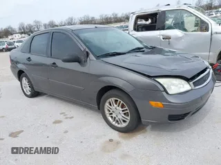 2005 Ford Focus S with VIN 1FAFP34N05W309572, listed as a IAAI auction lot 41861194 with 216,943 mi miles. Bid and sale history available at carsss.com. Image 1.