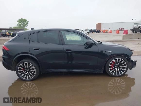 2023 Maserati Grecale Modena z VIN ZN682AVM6P7413121, wystawiony jako IAAI lot #42092049 z przebiegiem 8 132 mil mil oraz . Historia ofert i sprzedaży dostępna na DreamBid. Obrazek 14.