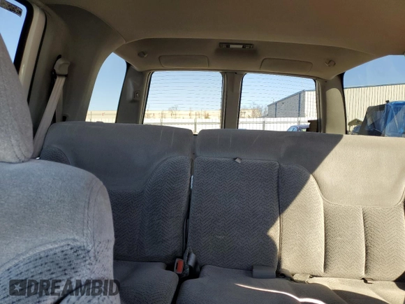 1998 Chevrolet Tahoe z VIN 1GNEK13R8WJ372101, wystawiony jako Copart lot #42957075 z przebiegiem 174 853 mil mil oraz Szkoda całkowita • Salvage title. Historia ofert i sprzedaży dostępna na DreamBid. Obrazek 10.