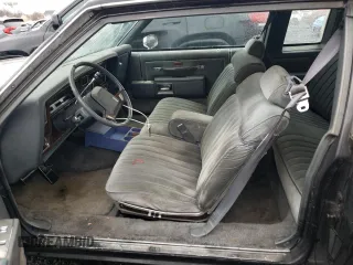 1985 Oldsmobile 88 z VIN 1G3BN37Y4FY310105, wystawiony jako Copart lot #81646554 z przebiegiem 102 029 mil mil oraz Czysty tytuł • Clean title. Historia ofert i sprzedaży dostępna na DreamBid. Obrazek 7.