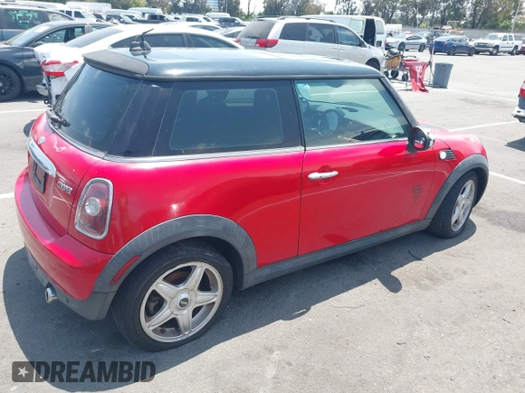 2008 MINI Hardtop с VIN WMWMF33538TT65157, выставлен на аукционе IAAI как лот 42587798 с пробегом 128 795 миль миль и . История ставок и продаж доступна на DreamBid. Изображение 4.