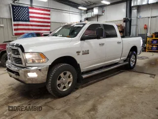 2018 Ram 2500 Big Horn z VIN 3C6UR5DJ6JG183111, wystawiony jako Copart lot #56595505 z przebiegiem 278 962 mil mil oraz Czysty tytuł • Clean title. Historia ofert i sprzedaży dostępna na DreamBid. Obrazek 1.