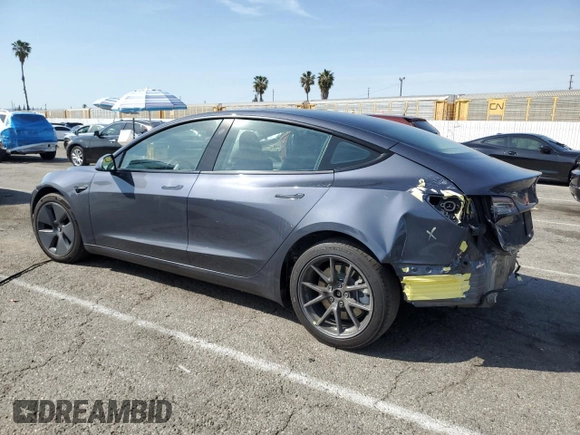 2022 Tesla Model 3 z VIN 5YJ3E1EA2NF318667, wystawiony jako Copart lot #49469145 z przebiegiem 48 242 mil mil oraz Szkoda całkowita • Salvage title. Historia ofert i sprzedaży dostępna na DreamBid. Obrazek 2.